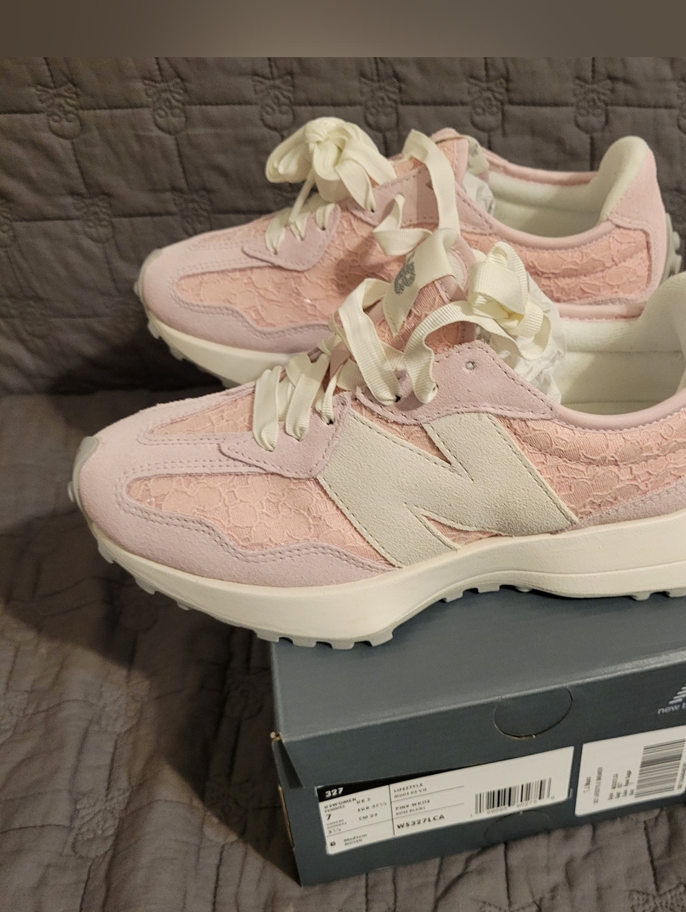 New Balance 327 Women's Pink Lace Accent with  'N' Logo ,size 7.very rare !